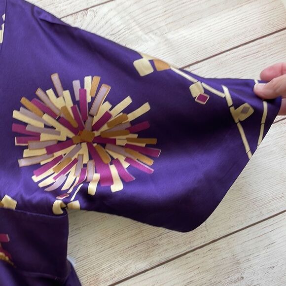 TRINA TURK 100% SILK KIMONO STYLE TOP IN PURPLE FLORAL PRINT - Picture 7 of 9